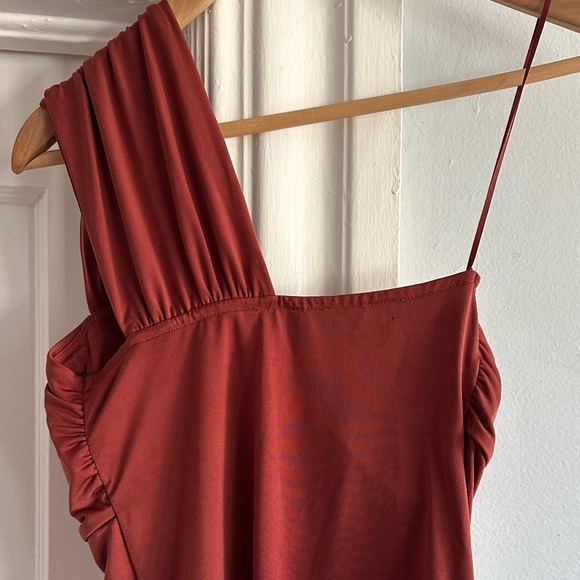 Express Body Contour Bodysuit in Rich Rust - Picture 4 of 8